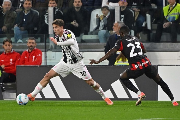 “帅白龙”罗超连克四强，豪取全国自由搏击锦标赛冠军！