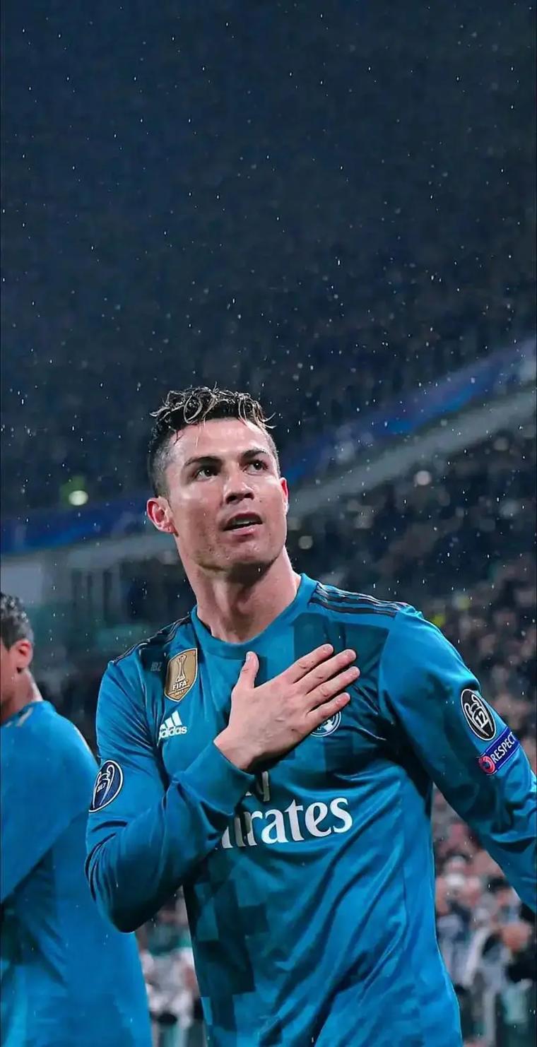 美记：字母哥今年夏天向队友透露，自己已接近转会尼克斯