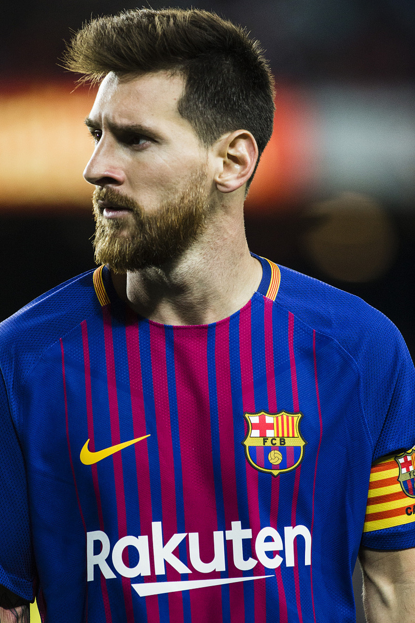 拉普拉塔大学生抗议阿足协新规，背身列队迎接联赛冠军罗萨里奥