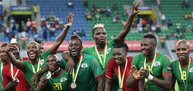 半场战报：博洛尼亚0-0布兰，里科吉安尼斯染红